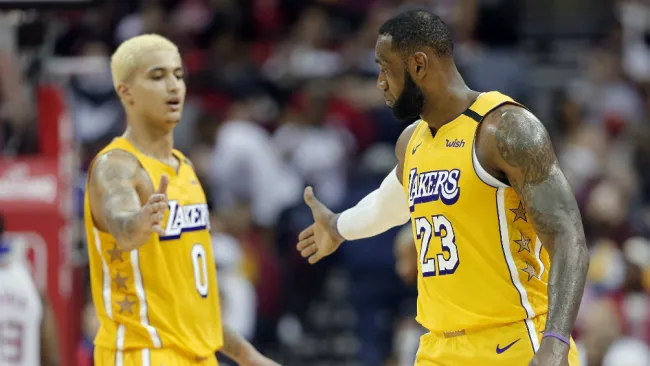 Lakers: Kyle Kuzma y LeBron James festejan una anotación