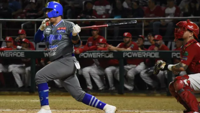 Acción en el cuarto juego entre Yaquis y Venados 