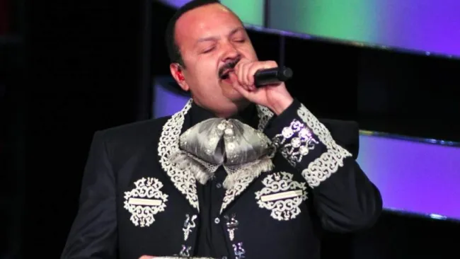 Pepe Aguilar en concierto