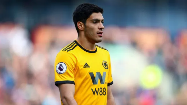 Raúl Jiménez en partido con los Wolves