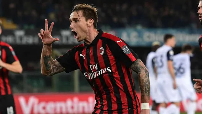 Biglia festeja un gol con el Milan en San Siro