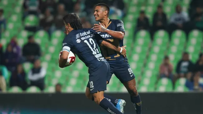 Pumas: Ignacio Malcorra y Bryan Mendoza celebran un gol