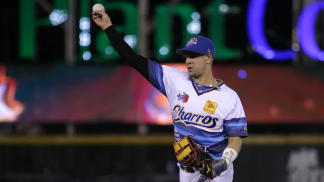 Dariel Álvarez en un juego con los Charros