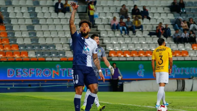 Kazim Richards en el festejo contra Venados 