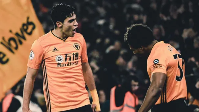 Jiménez festeja su gol ante Liverpool