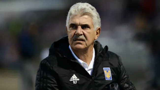 Tuca Ferretti en partido con Tigres