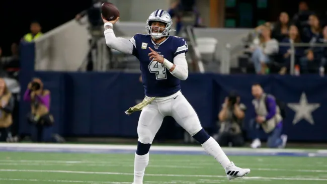 Dak Prescott durante un partido con Cowboys