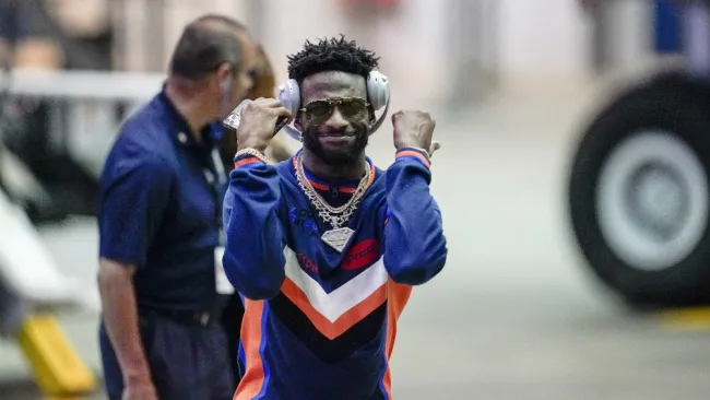 Emmanuel Sanders en el Aeropuerto Internacional de Miami