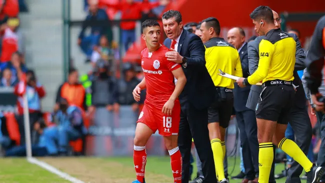 Fernández entrando de cambio 