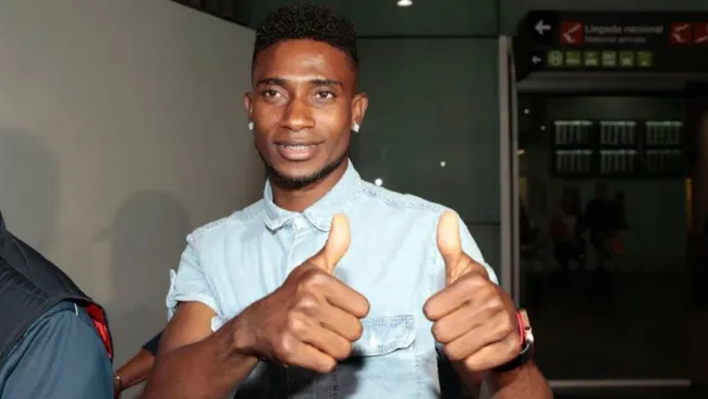 Jonathan Borja saluda a su llegada a la CDMX