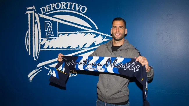 Edgar Méndez, presentado con Alavés