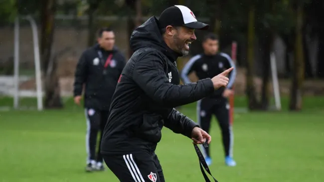 Rafael Puente Jr. sonríe en un juego de Atlas