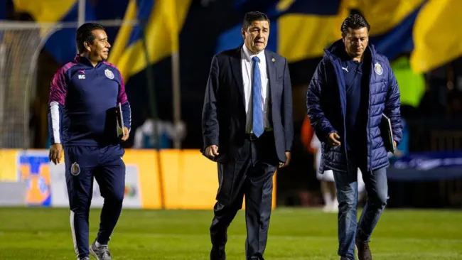 Luis Fernando Tena en el partido contra Tigres