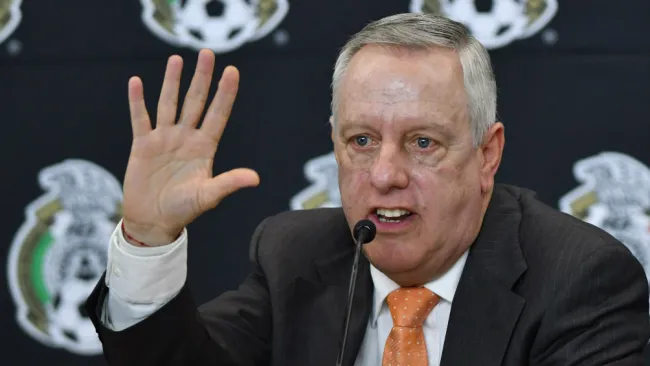 Arturo Brizio durante una conferencia de prensa