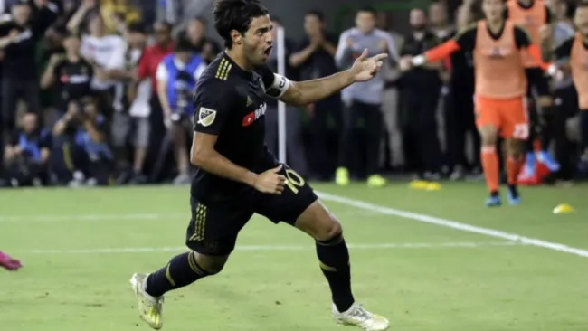 Vela en un juego de la MLS