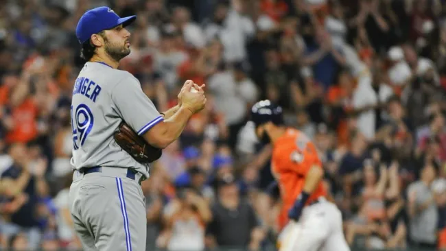 Mike Bolsinger, durante un partido de los Azulejos de Toronto