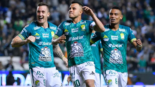 Luis Montes celebra una anotación en el Clausura 2020