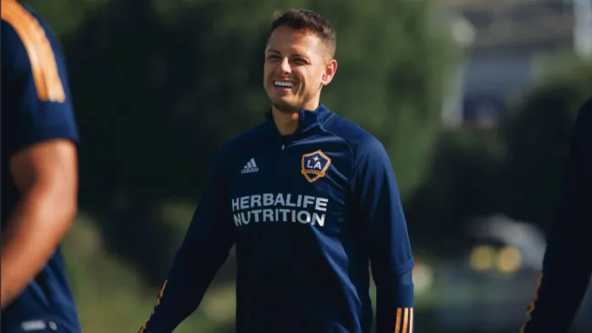 Chicharito en el entrenamiento del Galaxy