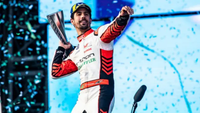 Lucas Di Grassi en festejo de la Fórmula E