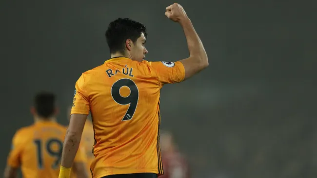 Raúl Jiménez durante un partido con Wolves