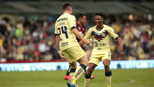 Federico Viñas y Andrés Ibargüen celebrando el primer gol