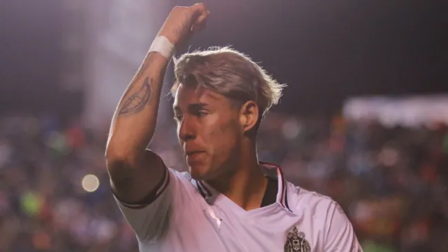 Chivas: Cristian Calderón será sancionado por irse de fiesta