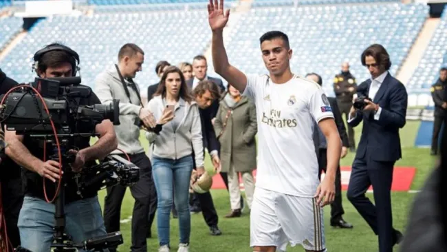 Reinier llegando a su nueva casa