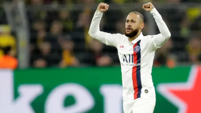 Neymar celebra un anotación con el PSG 