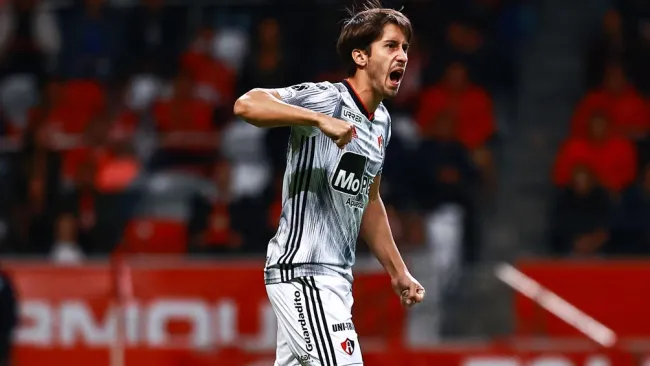 Javier Abella durante un duelo con Atlas 