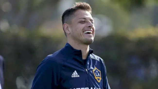 Chicharito Hernández en una práctica con Galaxy