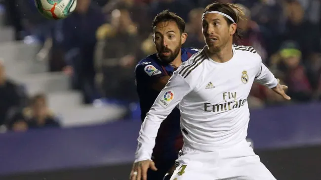 Sergio Ramos en acción ante Levante