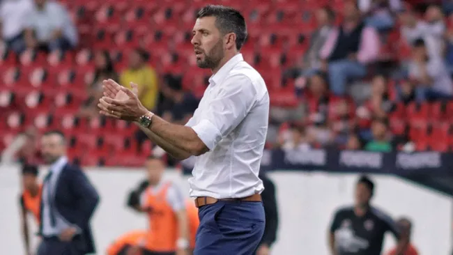 Pezzolano aplaude en el juego entre Atlas y Pachuca del C2020