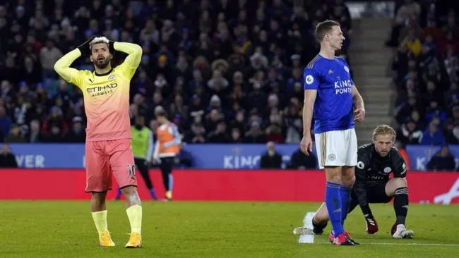 El Kun después de fallar un penal 