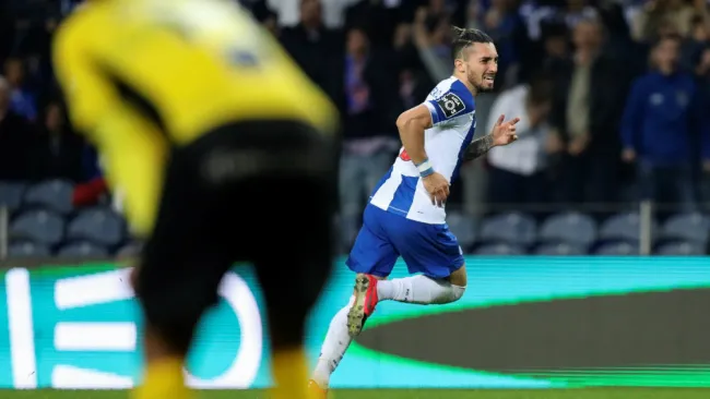 Porto, con 'Tecatito' Corona los 90 minutos, derrotó al Portimonense