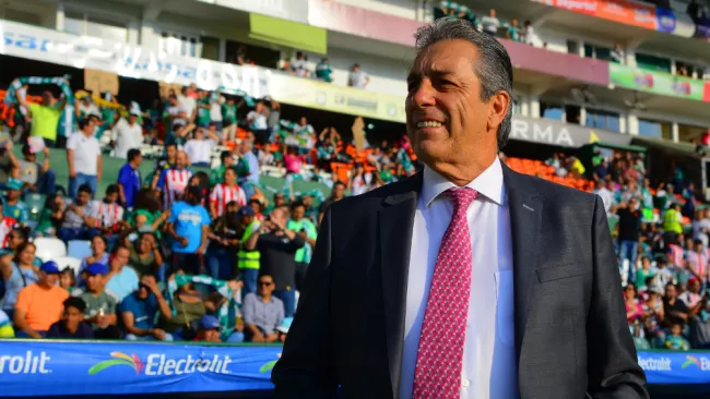 Tomás Boy cuando era entrenador de Chivas