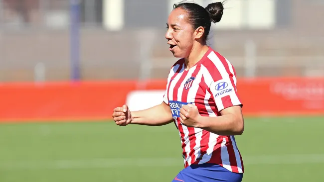 Charlyn Corral con Atlético de Madrid Femenil