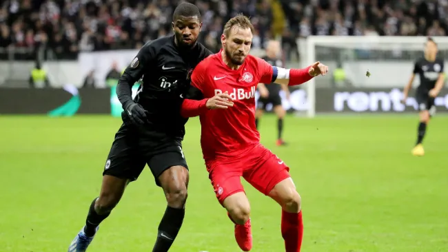 Salzburgo vs Eintracht en partido de la Europa League
