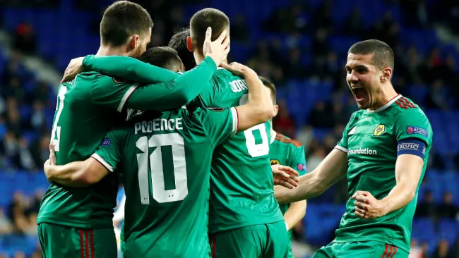 Wolves celebrando el pase a Octavos de Final