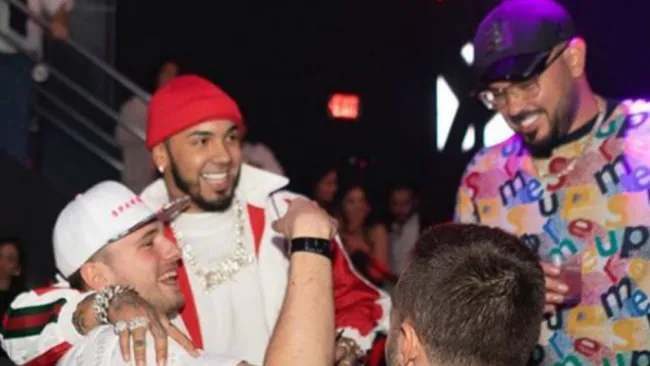 Luka Doncic con estrellas de reggaetón