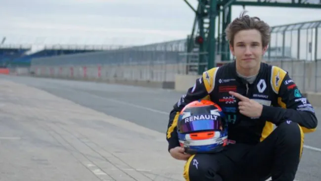 Christian Lundgaard con su equitación de Renault en la pista