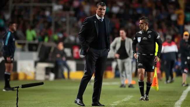 Robert Dante Siboldi en el partido contra Morelia