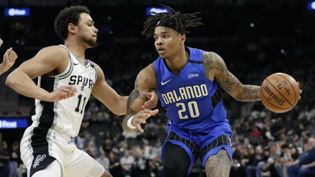 Markelle Fultz durante un partido contra San Antonio