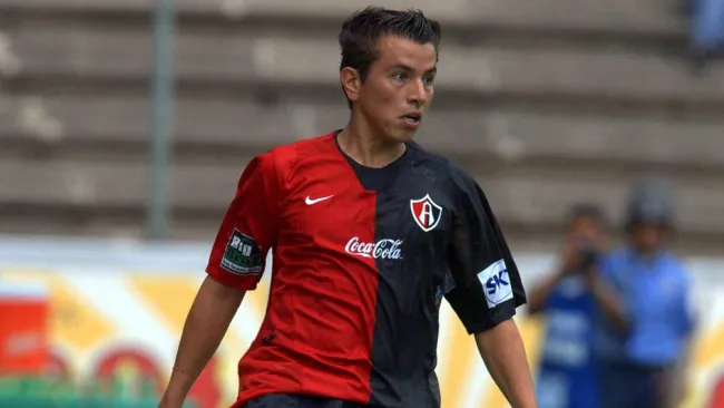 Mario Méndez durante un partido con Atlas 