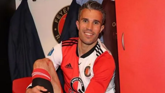 Robin van Persie con un uniforme del Feyenoord