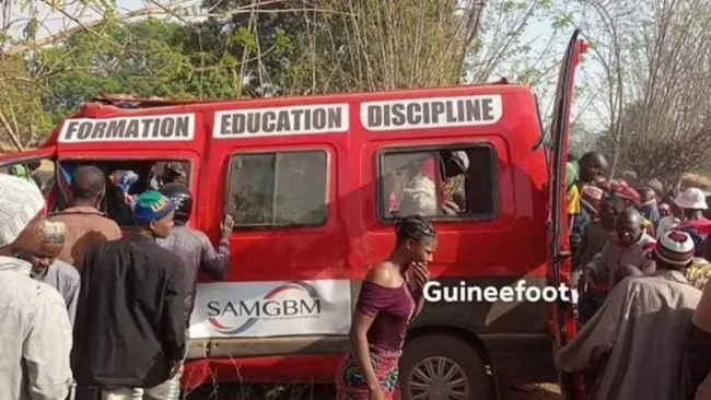 Camioneta accidentada con jugadores