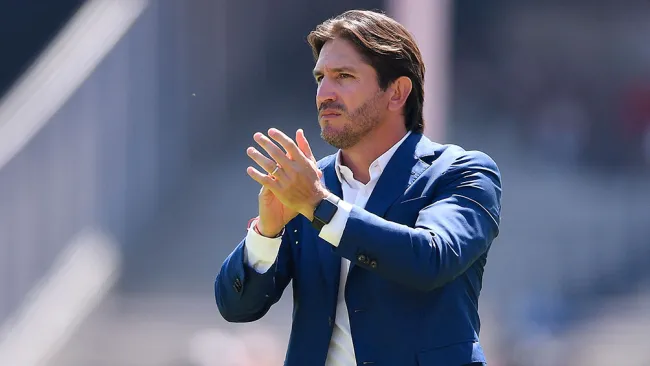 Bruno Marioni en un partido como técnico de Pumas 