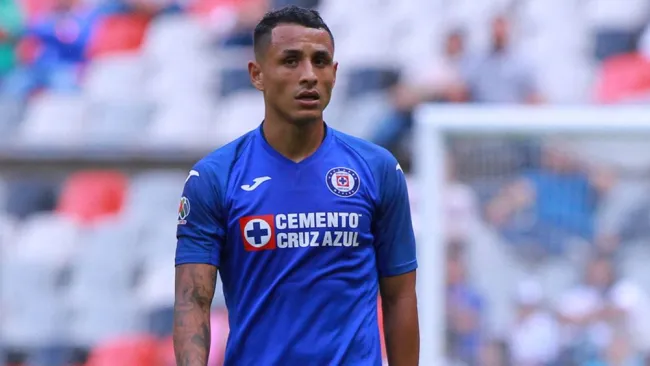 Yoshimar Yotún, en un juego de Cruz Azul