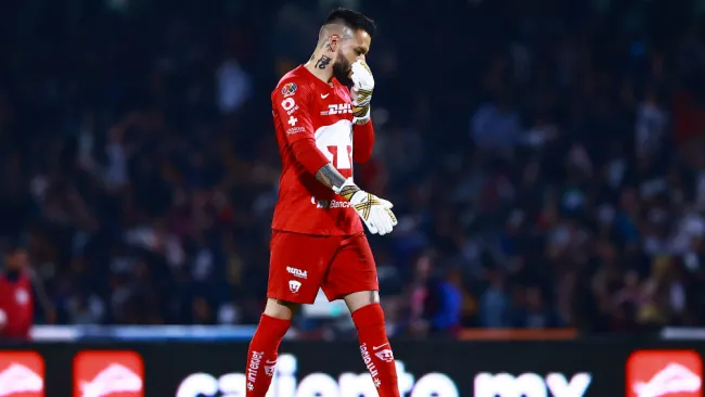 Pumas ha sufrido con los errores del Pollo Saldívar