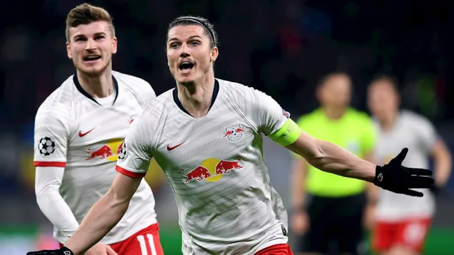 Marcel Sabitzer celebrando un gol ante Tottenham