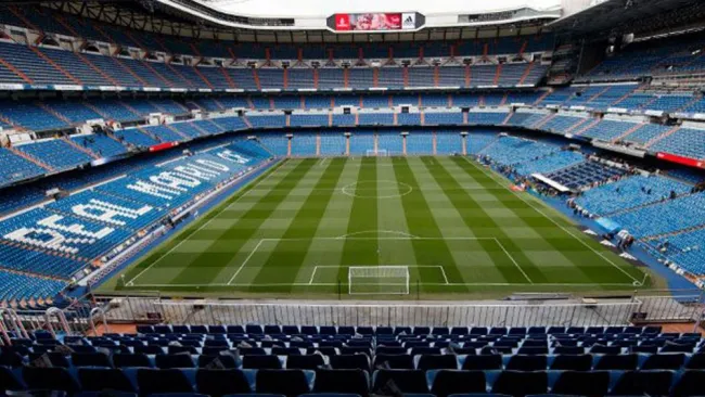 El estadio Santiago Bernabéu previo a un duelo